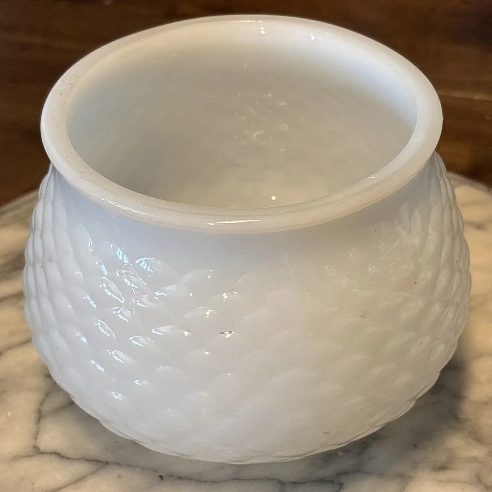 VTG MCM E. O. Brody Glass Company Cleveland Ohio Milk Glass Scallop Planter Vase
